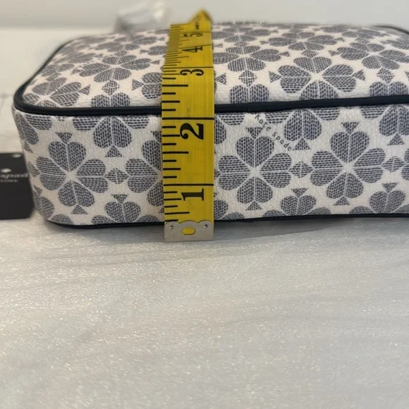 ♠️Kate spade Signature Spade Flower Mini Camera Bag. - Picture 12 of 12